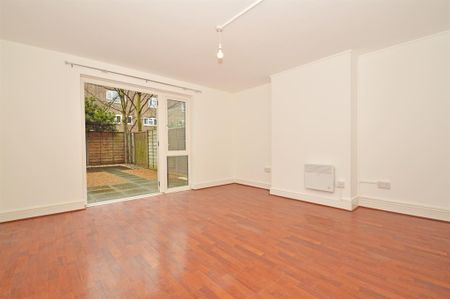 3 bedroom maisonette to rent - Photo 2