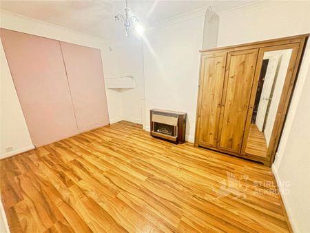 Rochester Avenue, Feltham, TW13 4EJ - Photo 2