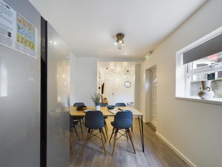 6 bedroom house to rent - Photo 2