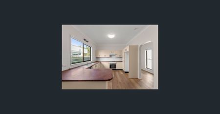 Spacious Family Living - Photo 5