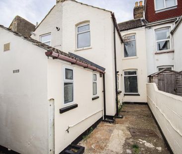 3 bedroom terraced house to rent - Photo 3
