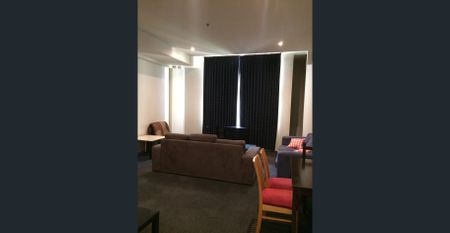 Massive 1 BEDROOM CBD Apartment - Photo 3