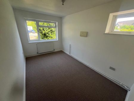3 bedroom detached bungalow to rent - Photo 2