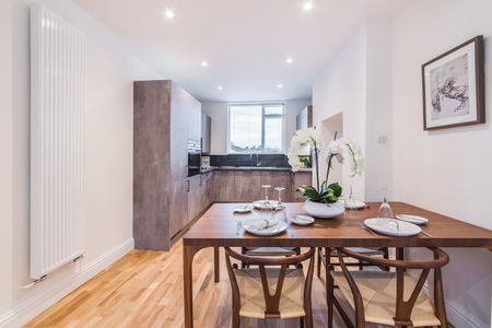 2 Bed Maisonette, Kings Road, SW3 - Photo 3