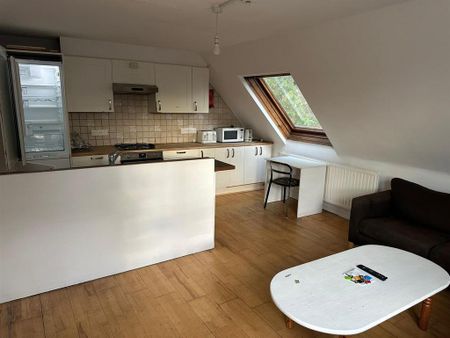 4 bedroom flat to rent - Photo 4