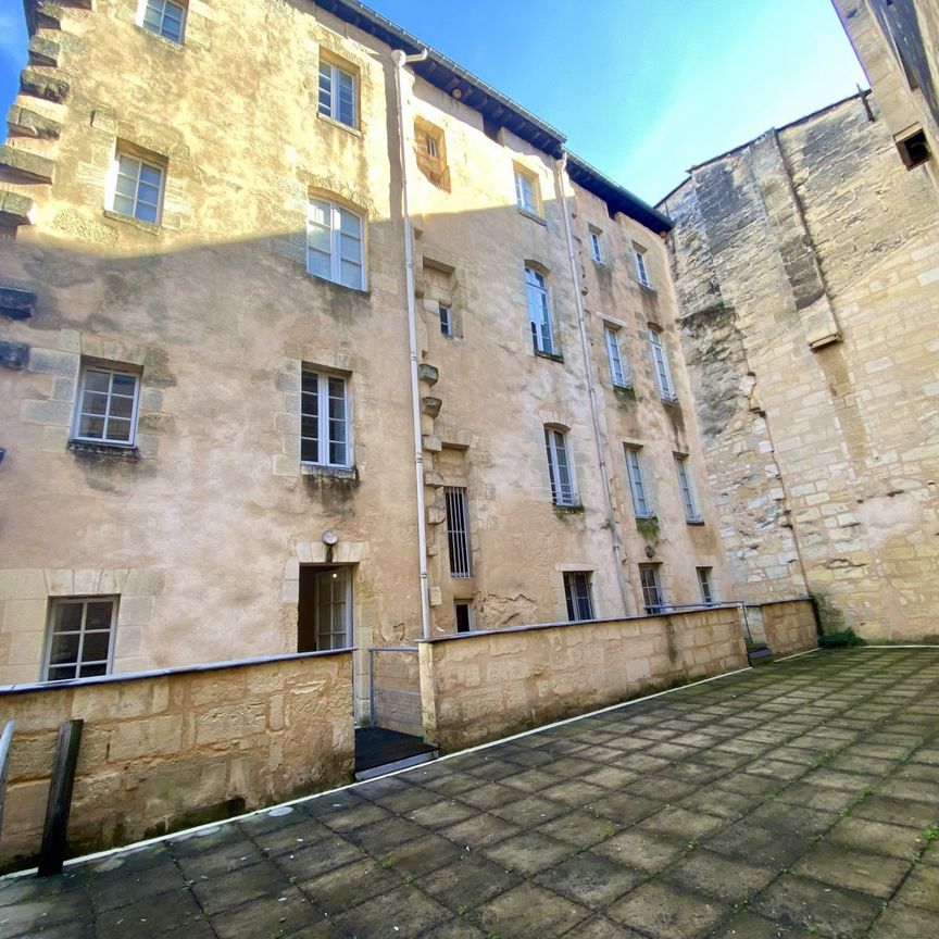 BORDEAUX QUAI DES SALINIÈRES – 1 CHAMBRE – 950 € CC - Photo 1