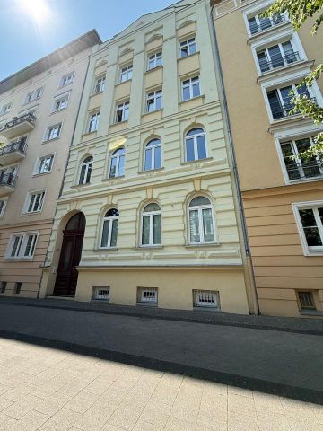 Altbauflair in bester Lage, großzügige 3-Raum-Wohnung inkl. neuwertiger Einbauküche! - Photo 4