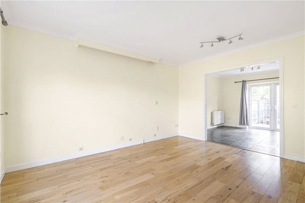 Good size three bedroom semi detached house with garden and driveway parking in the popular village of Southmoor. - Photo 1