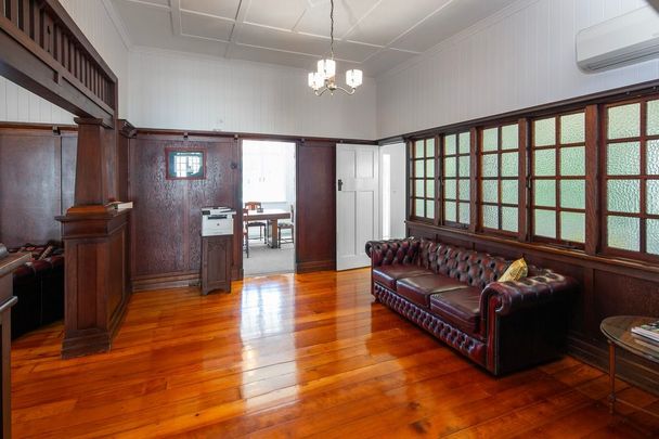 Charming Ascot Home - Photo 1