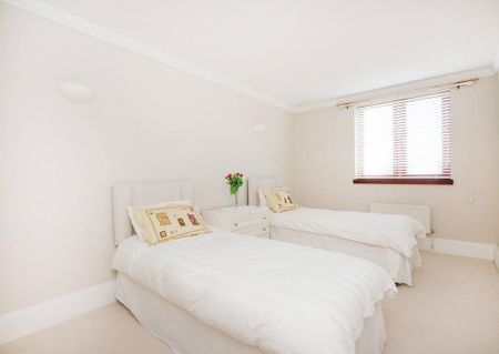3 bedroom flat to rent - Photo 3
