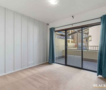 One bedroom + study! - Photo 2