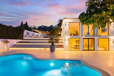 4 bedroom luxury Villa for rent in Nueva Andalucia, Spain - Photo 4