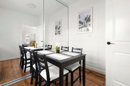 Renovated Three-Bedroom Apartment in a Prime Location - Photo 5