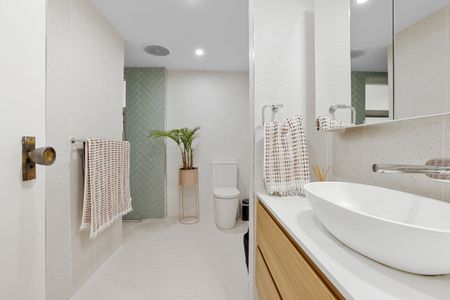 Renovated Two-Bedroom Apartment - Photo 4