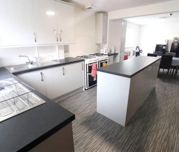 1 bedroom in a house share to rent - Photo 3