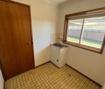 LOVELY 3 BEDROOM HOME! - Photo 3