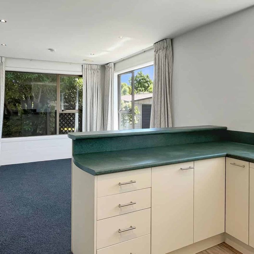 SOCKBURN – 3 BEDROOM NEWLY RENOVATED HOME, HEATPUMP, LARGE BACK YARD, MODERN BATHROOM - Photo 1