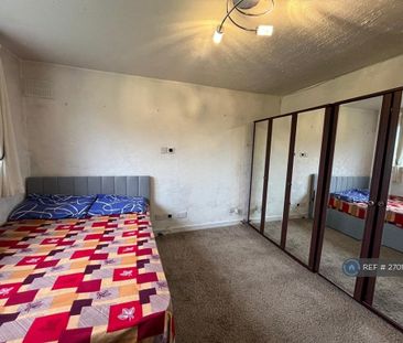 1 bedroom in a flat share to rent - Photo 5