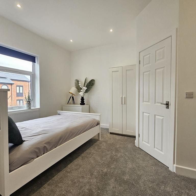 1 bedroom in a house share to rent - Photo 1