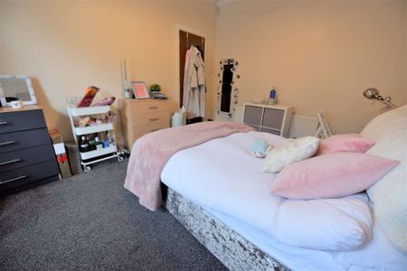 1 bedroom House Share in Hessle Place HS, Leeds - Photo 2