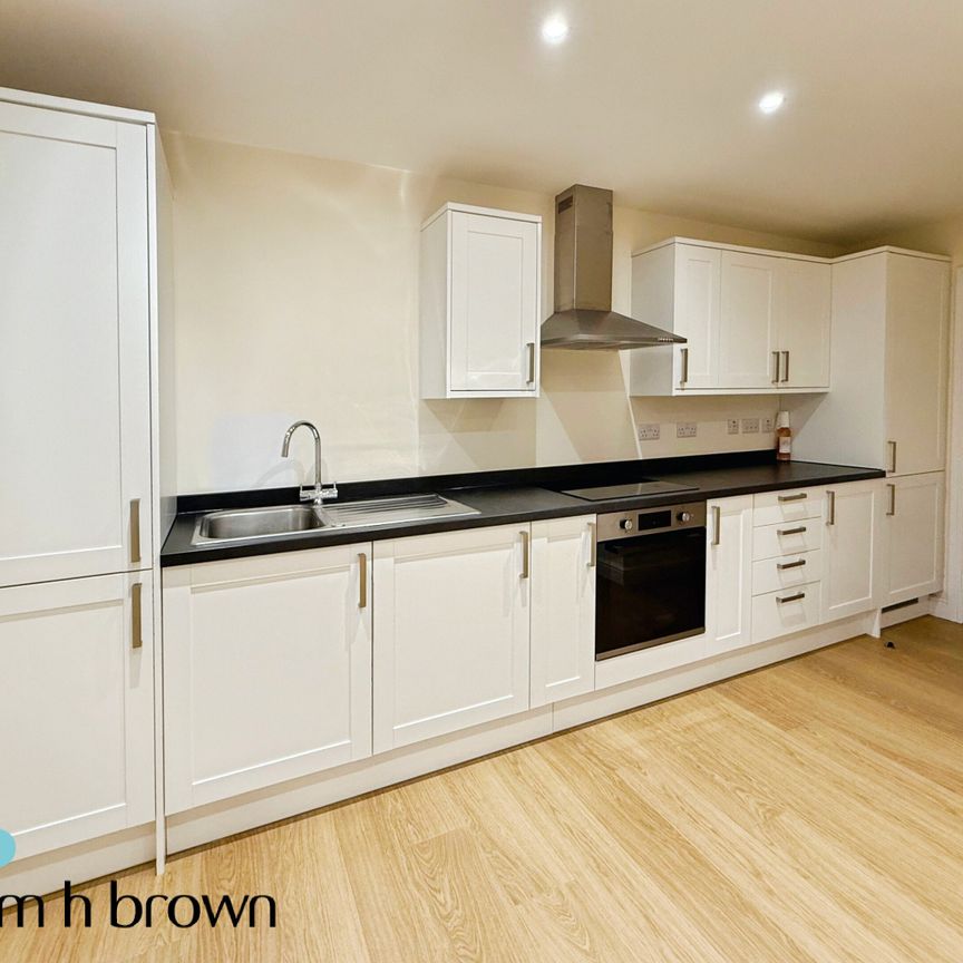 Purfleet Road, South Ockendon, Aveley - Photo 1