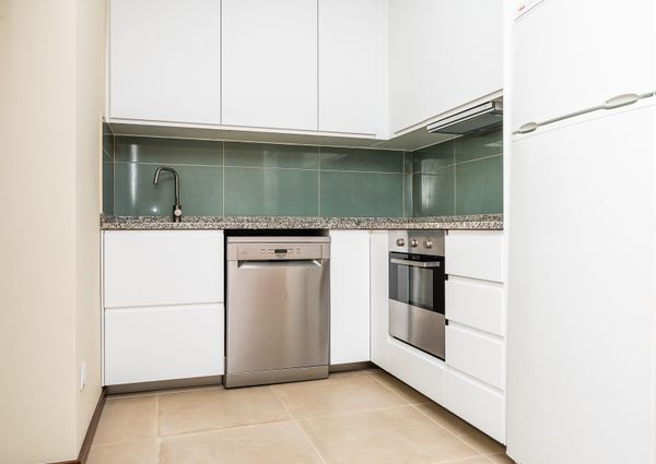 2+1 Bedroom Apartment in Canidelo (Remodeled)