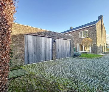 Gezinswoning met ruime tuin en dubbele garage nabij centrum Eeklo - Foto 2