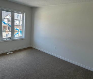 For Lease - 73 Air Dancer Crescent, Oshawa, Ontario - Photo 5