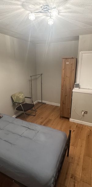 Dorset Gardens, London, CR4 1 - Photo 1