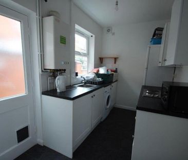 3 bedroom terraced house to rent - Photo 6