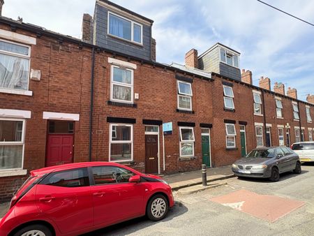 3 bedroom terraced house to rent - Photo 5