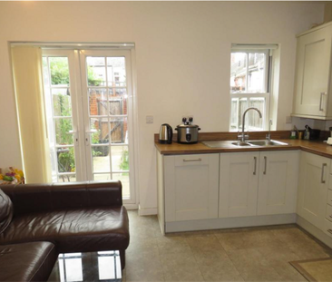 4 bedroom terraced house to rent - Photo 3