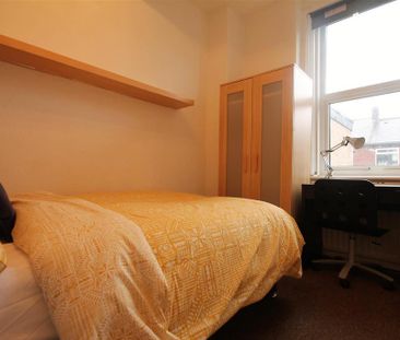 5 bedroom flat to rent - Photo 6