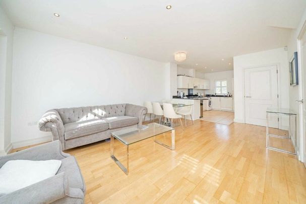 Beaumont Drive, Kingston Upon Thames, KT4 - Photo 1