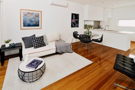 3 Bed, 1 Bath - Photo 2