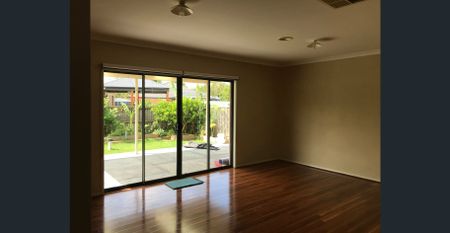 SPACIOUS FAMILY HOME - Photo 4