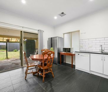 Charming 3- bedroom home - Photo 5