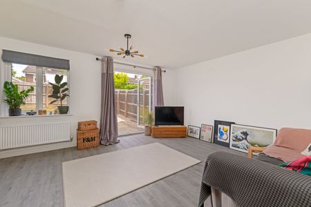4 Bedroom Semi Detached House To Rent - Photo 2