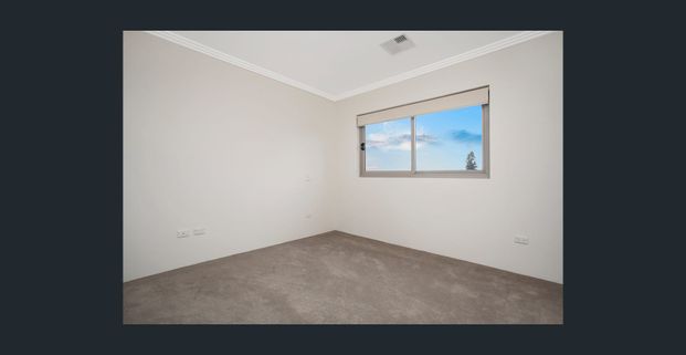 Two bedroom apartment in convenient location - Photo 1