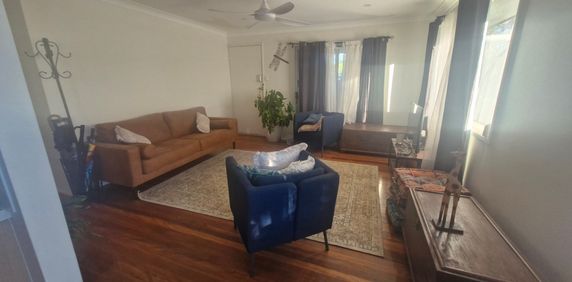 Logan Central - Photo 2