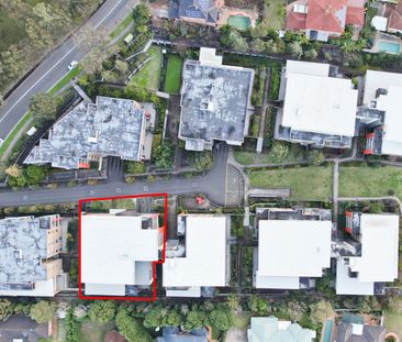 Private, Carefree Centrally Located Modern Apartment with Floorboards - Photo 2