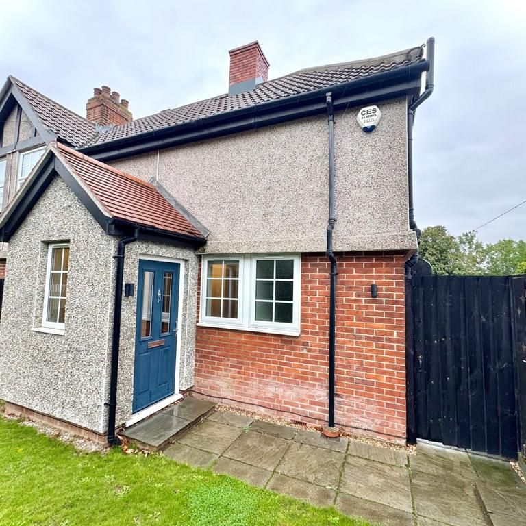 3 bedroom semi-detached house to rent - Photo 1