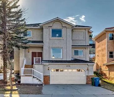 High-end 2200sf 4bd + developed basement Family Resident in Signal Hill SW | 2775 Signal Hill Drive, Calgary - Photo 1