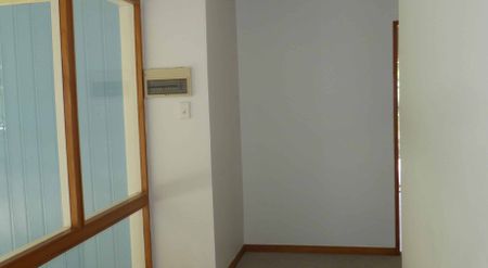 Elevated Refurbished Three Bedroom Home - Photo 5