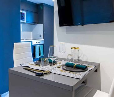 Premium 2 Bed Apartment - Photo 2