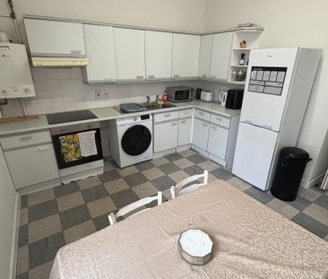 3 bedroom flat to rent - Photo 3