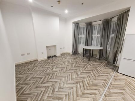 3 bedroom flat to rent - Photo 5