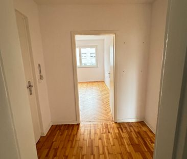 Frisch renovierte 2,5 Raum Wohnung mit Balkon Nähe Innenstadt - Foto 1