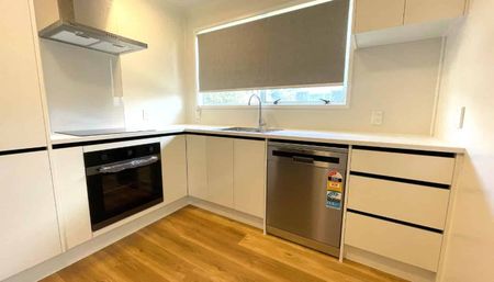 Fully renovated spacious family home - Photo 3