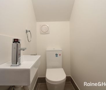 WALK TO CBD- Available 14.4.2026- 6 Month lease only!!!! - Photo 4